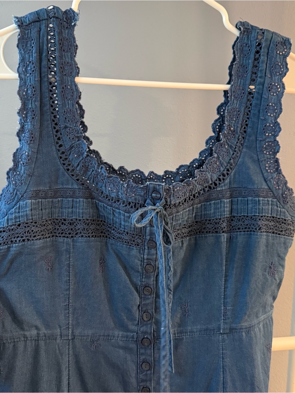 Gap eyelet Lace-Trim Maxi Dress - Picture 2 of 5